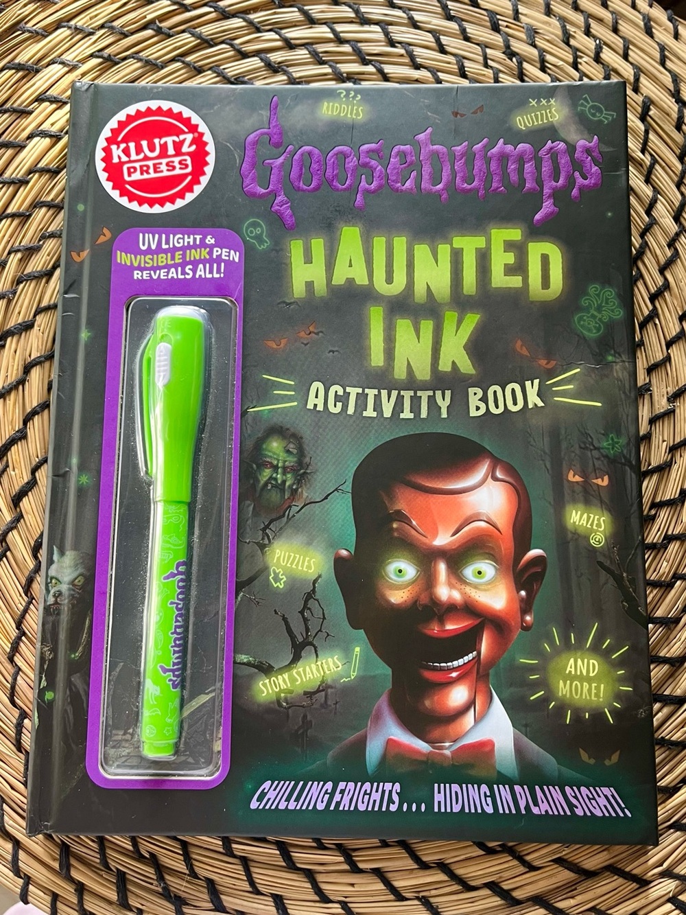 Goosebumps Haunted Ink Activity Book w/ UV Invisible Ink Pen Halloween